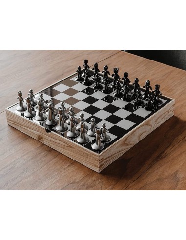 Très bel échiquier UMBRA Buddy chess. Echiquier Buddy, en bois naturel et métal. Dimension 33x33x3.8cm